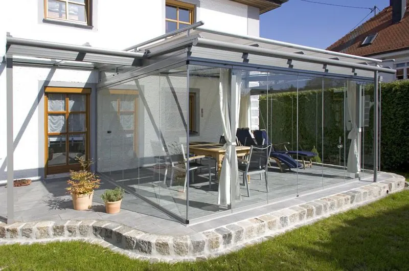 Glas-Windschutz für Terrasse mit Aluminiumrahmen